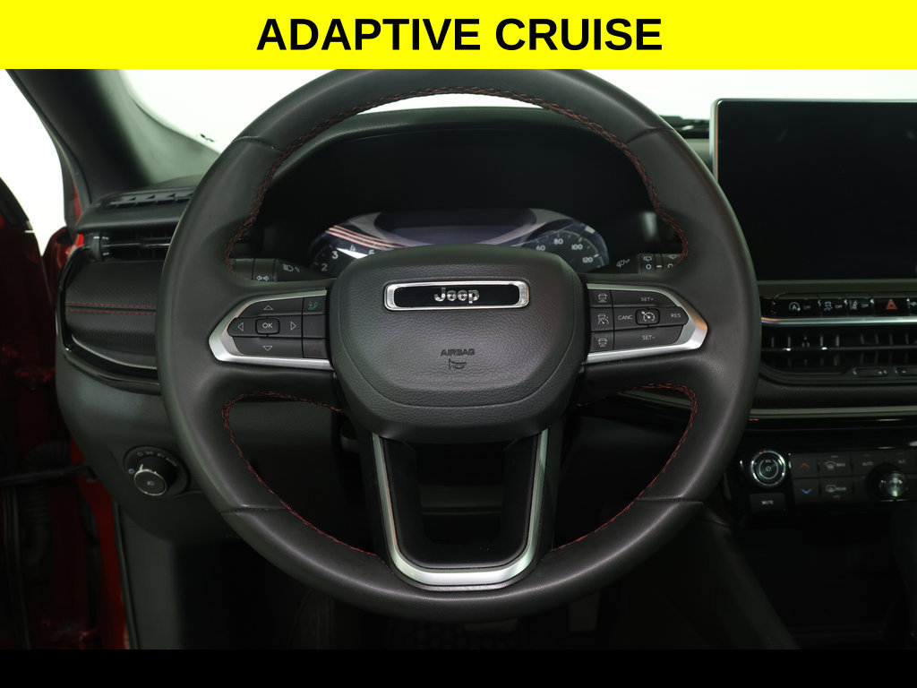 Used 2025 Jeep Compass Trailhawk AWD/4WD image 4