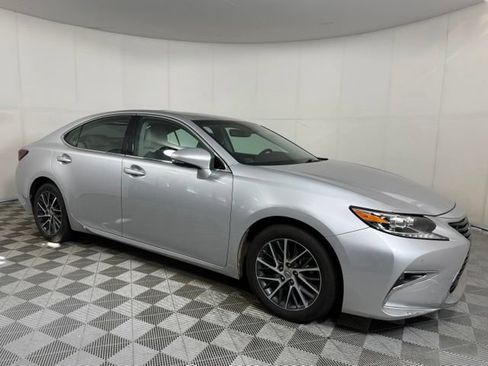 Used 2016 Lexus ES 350 w/ Luxury Package w/Wood Trim FWD image 6