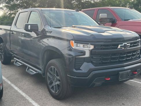 Used 2023 Chevrolet Silverado 1500 LT Trail Boss w/ LT Trail Boss Premium Package AWD/4WD image 2
