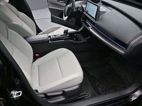 Certified 2024 Toyota Prius XLE image 32