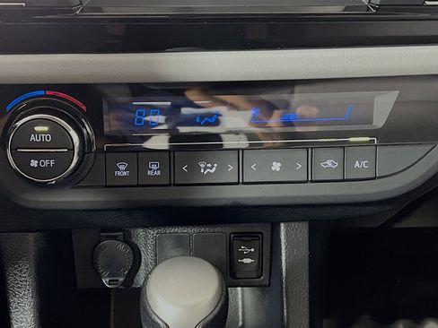 Used 2016 Toyota Corolla LE image 25