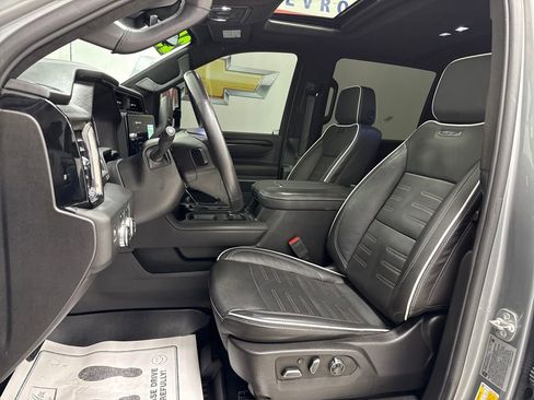 Used 2025 GMC Sierra 2500 AT4X image 19