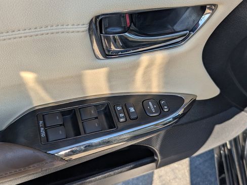 Used 2018 Toyota Avalon XLE image 15