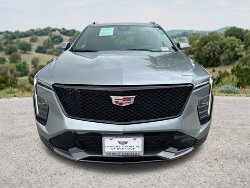 Used 2025 Cadillac XT4 Sport FWD image 2