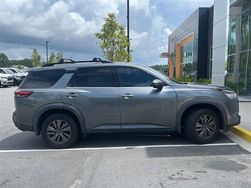 Used 2022 Nissan Pathfinder SV AWD/4WD image 4