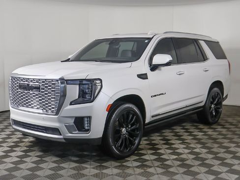 Used 2021 GMC Yukon Denali w/ Denali Premium Package image 17