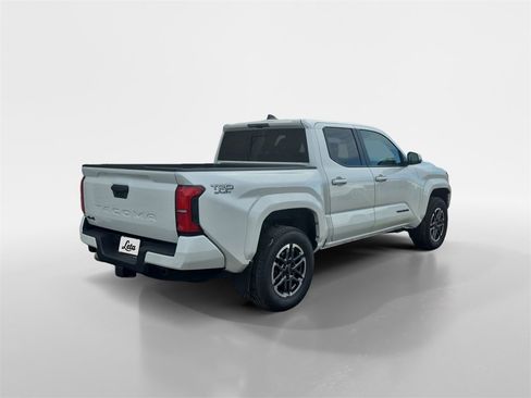 Used 2024 Toyota Tacoma TRD Sport w/ TRD Sport Upgrade Package image 4