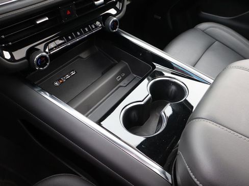 Used 2025 Chevrolet Suburban Z71 w/ Z71 Off-Road Package image 30