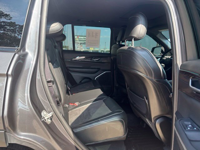 Used 2022 Jeep Grand Cherokee Altitude AWD/4WD image 14