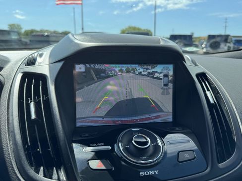 Used 2019 Ford Escape Titanium FWD image 22