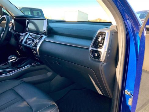 Used 2023 Kia Sorento SX image 18