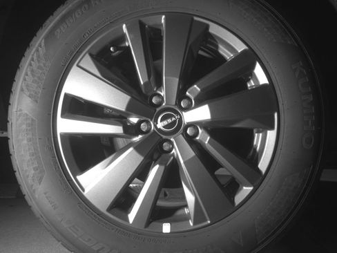Used 2025 Nissan Pathfinder SV FWD image 18