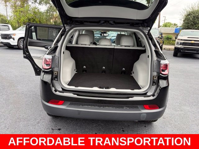 Used 2022 Jeep Compass Latitude FWD image 16