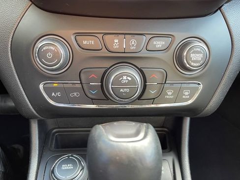 Used 2020 Jeep Cherokee Limited w/ Advanced Safety Group AWD/4WD image 21