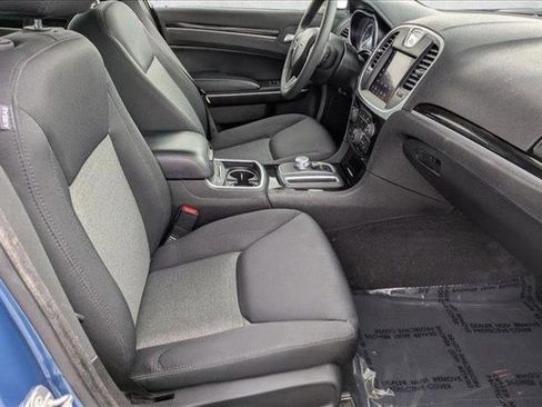 Used 2023 Chrysler 300 Touring w/ Sport Appearance Package image 18