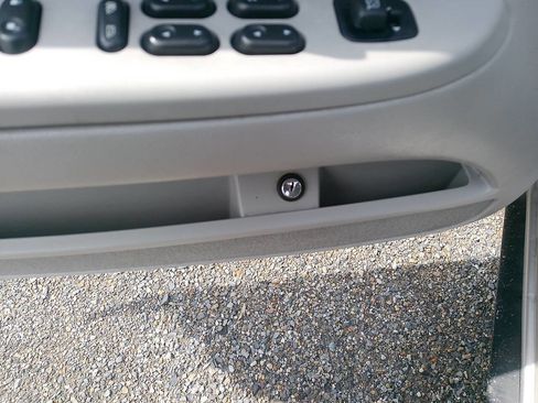 Used 2005 Mercury Grand Marquis LS image 24