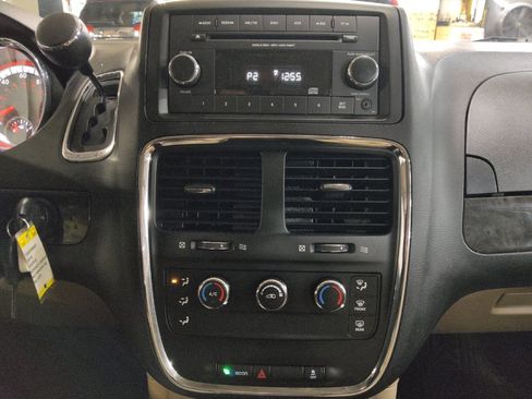 Used 2016 Dodge Grand Caravan American Value Package image 25