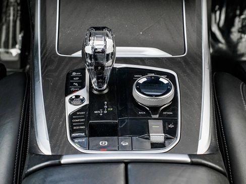 Used 2022 BMW X7 M50i image 17