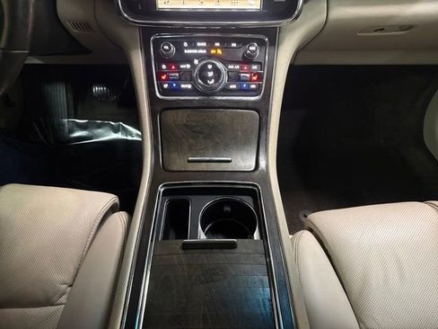 Used 2017 Lincoln Continental Select w/ Climate Package image 23