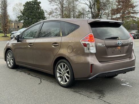 Used 2017 Toyota Prius V Five image 5