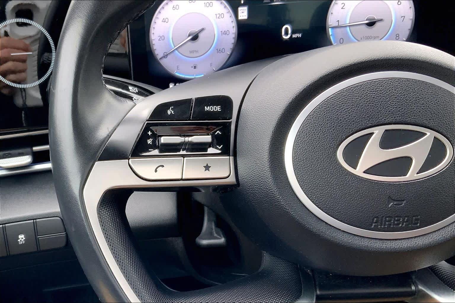 Used 2025 Hyundai Elantra Limited FWD image 24