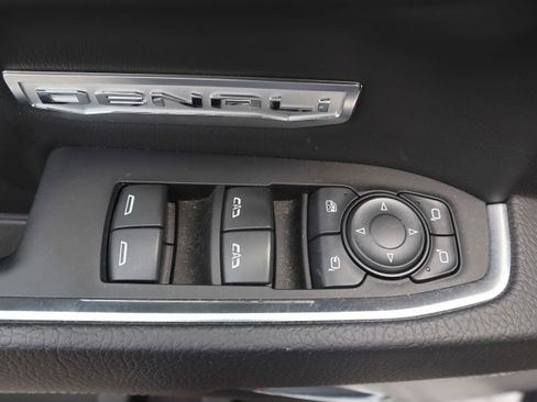 Used 2023 GMC Sierra 1500 Denali AWD/4WD image 12