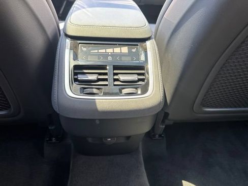 Certified 2025 Volvo XC90 B6 Plus AWD/4WD image 17