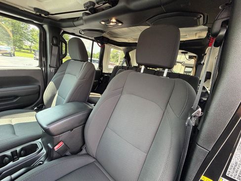 Used 2023 Jeep Wrangler Unlimited w/ Cold Weather Group AWD/4WD image 27