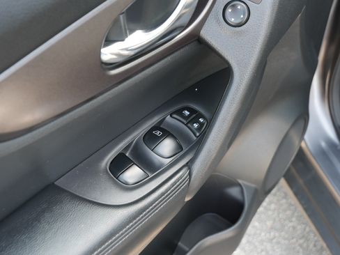 Used 2015 Nissan Rogue S AWD/4WD image 19