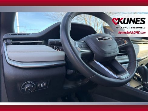 Used 2025 Jeep Compass Limited image 17