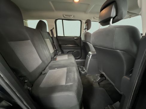 Used 2013 Jeep Patriot Latitude FWD image 32