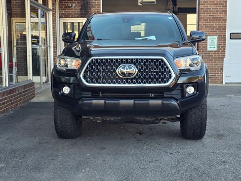 Used 2019 Toyota Tacoma TRD Off-Road image 3