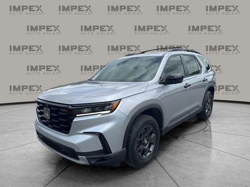 Used 2025 Honda Pilot TrailSport image 1