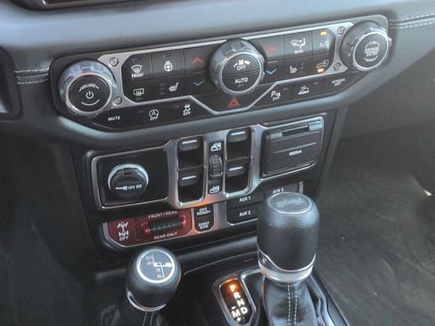 Used 2024 Jeep Wrangler Unlimited Rubicon w/ XTREMEE 35" Tire Package image 24