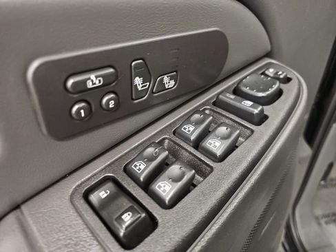 Used 2004 GMC Sierra 2500 SLT w/ Heavy-Duty Power Package image 12