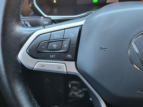 Certified 2022 Volkswagen Jetta SE w/ Panoramic Sunroof Package image 18