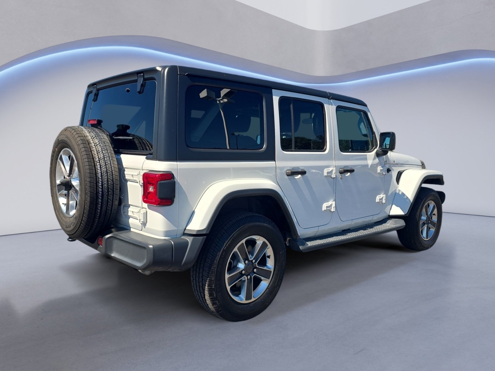 Used 2018 Jeep Wrangler Unlimited Sahara w/ LED Lighting Group AWD/4WD image 6