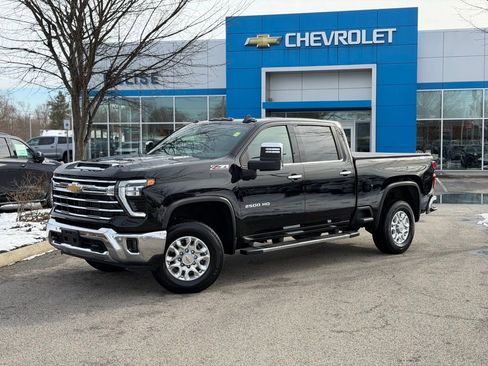 Used 2024 Chevrolet Silverado 2500 LTZ w/ LTZ Plus Package image 9