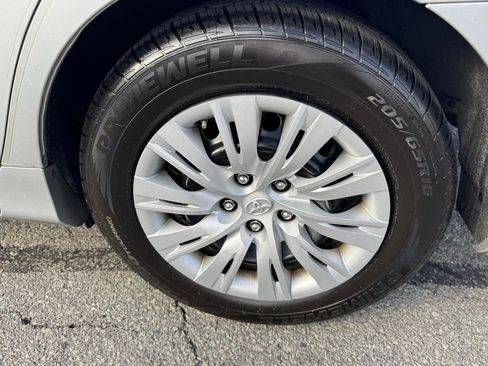 Used 2012 Toyota Camry LE image 40