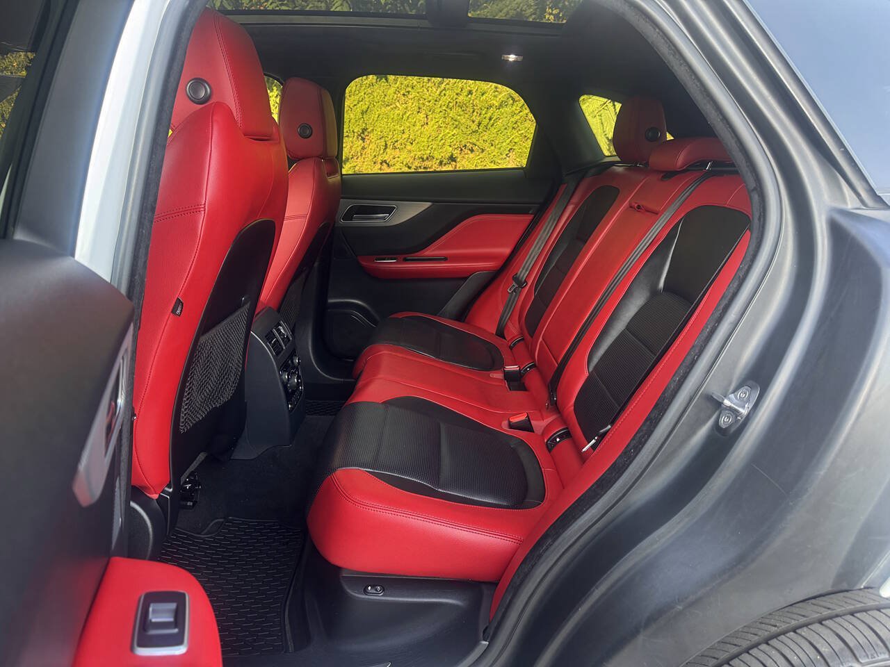 Used 2019 Jaguar F-PACE S AWD/4WD image 11