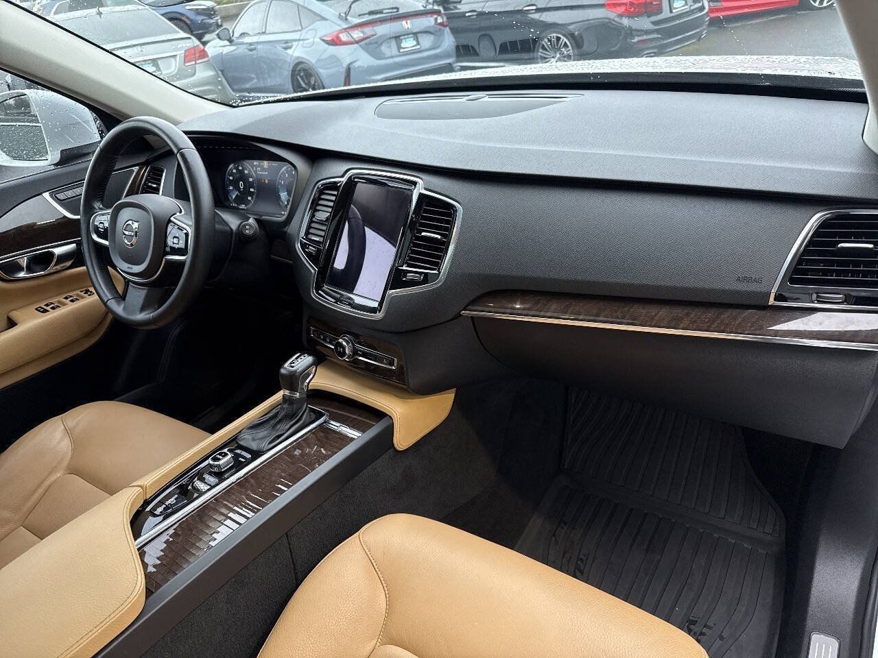 Used 2016 Volvo XC90 T6 Momentum w/ Momentum Plus Package AWD/4WD image 20