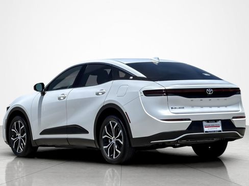 Certified 2024 Toyota Crown AWD/4WD image 3