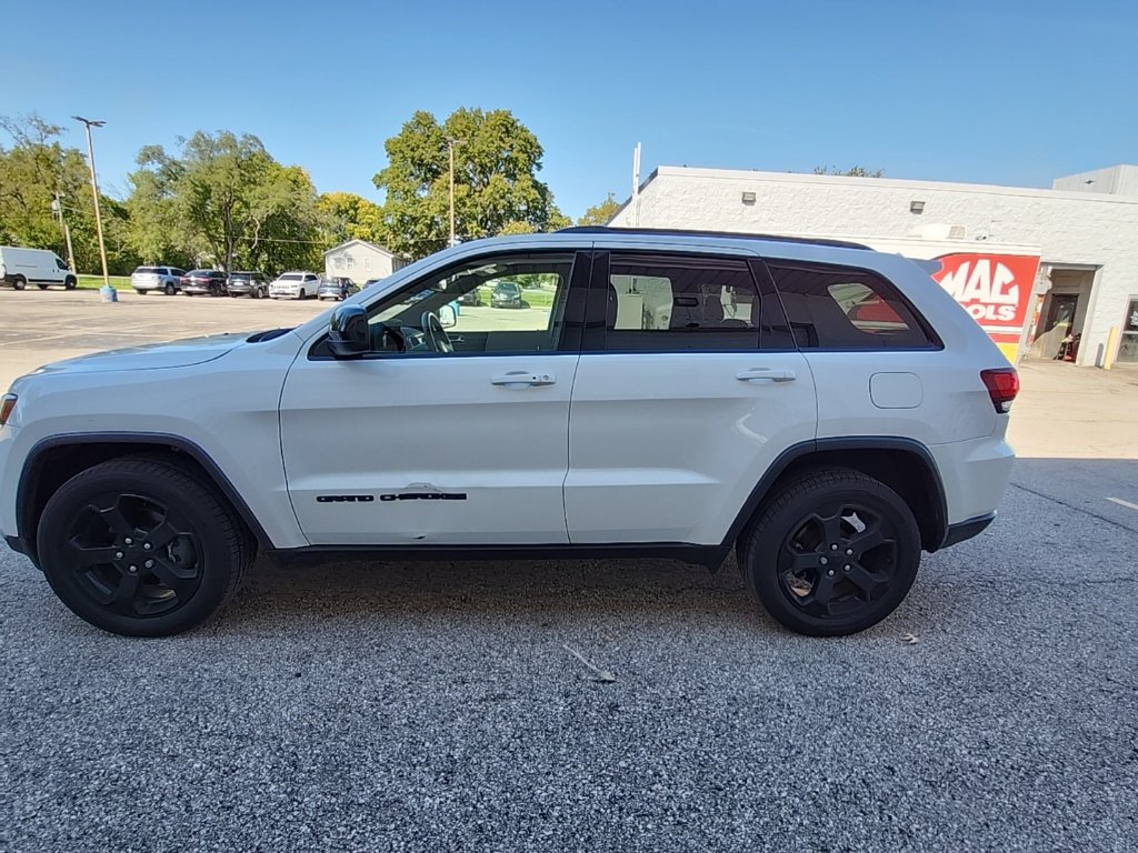 Used 2018 Jeep Grand Cherokee Laredo AWD/4WD image 4