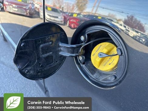 Used 2014 Chrysler Town & Country Touring image 11