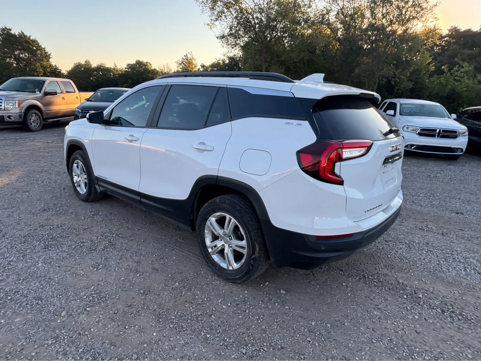 Used 2024 GMC Terrain SLE w/ Driver Convenience Package AWD/4WD image 5