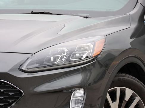 Used 2020 Ford Escape Titanium FWD image 18