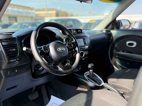Used 2017 Kia Soul + image 14