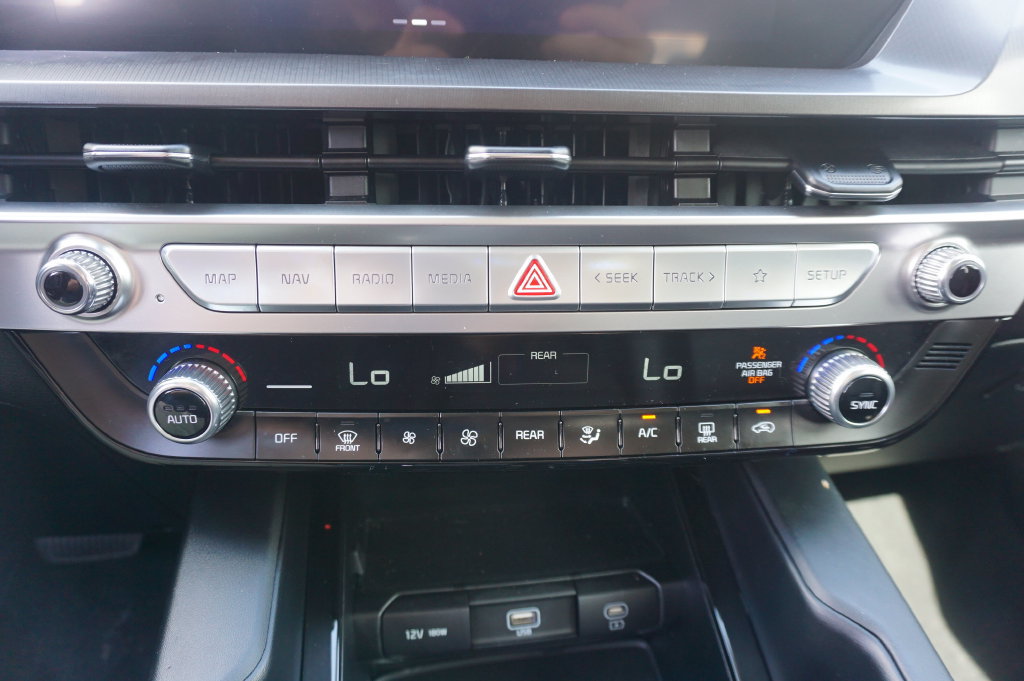 Used 2024 Kia Telluride LX FWD image 13