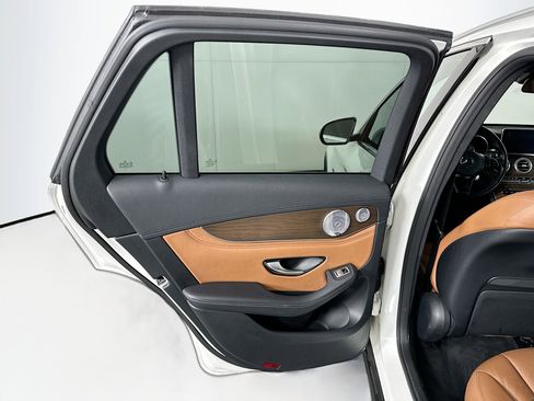 Used 2019 Mercedes-Benz GLC 350e 4MATIC image 25