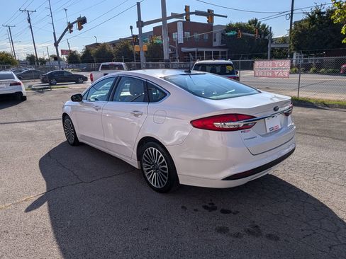 Used 2017 Ford Fusion SE w/ Fusion SE Technology Package image 8